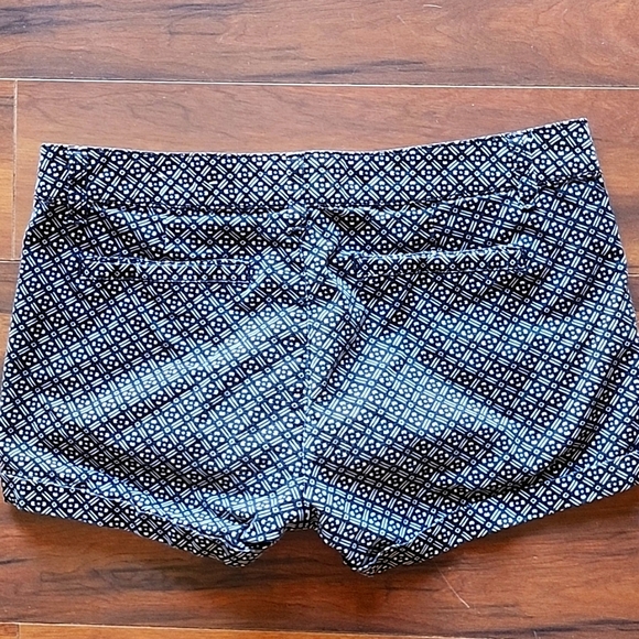 Pattern Shorts - Picture 2 of 4
